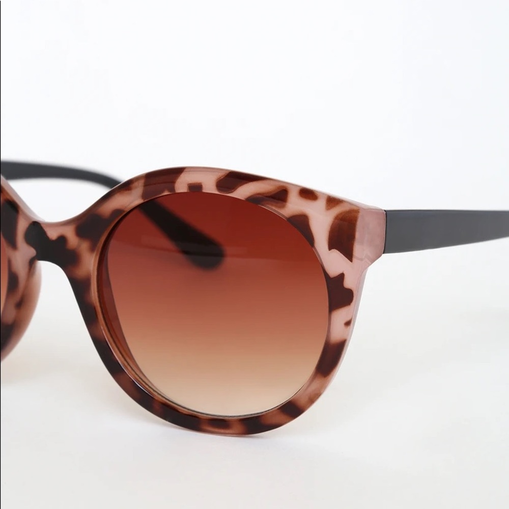 Light Pink Tortoise Sunglasses - Picture 4 of 4